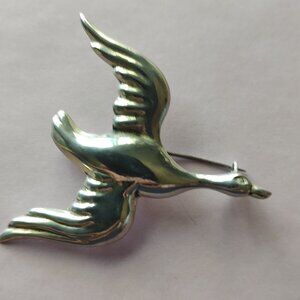 STERLING SILVER GOOSE IN FLIGHT BROACH, 2" X 2.25"